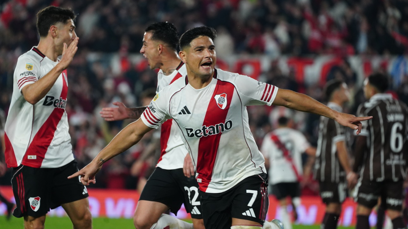 River le ganó al actual campeon Platense en el Monumental por 3 goles a 1